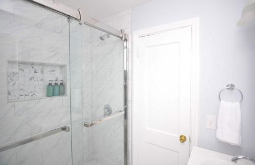 Spacious Home with Parking, Laundry - Near RU, RWJ, NJ Transit - Foto 34