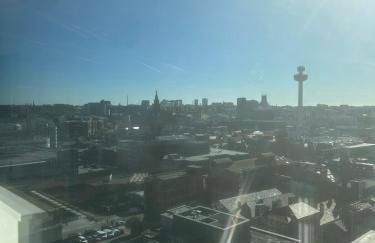 Two Bedroom City View Apartment Liverpool by StaySavvy Accommodation - Photo 22