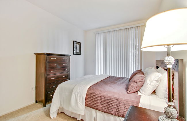 Global Luxury Suites at The Village - Photo 3