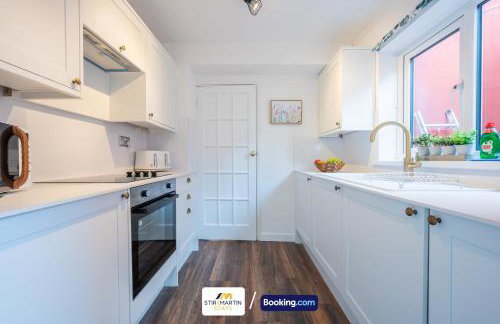 Stylish 2 BR Townhouse By StirkMartin Stays Short Lets & Serviced Accommodation Cardiff With Free Parking & Sleeps5 - Foto 4