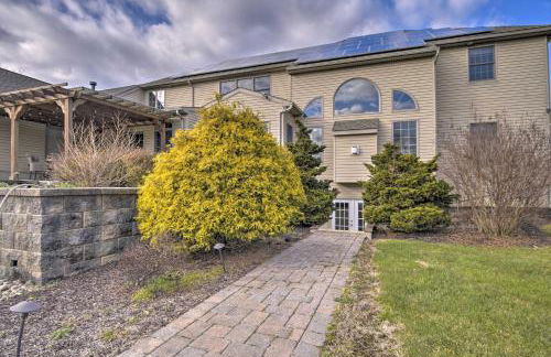 Pool and Furnished Patio Group Getaway in Hershey - Foto 40