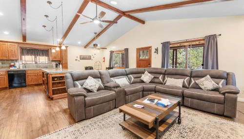 Moose Tracks Lodge - Forest and mountain views! Smart TV with streaming app and Game Room! - Foto 2