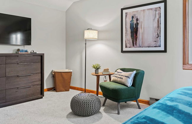 Waterside Haven by Avantstay Lakefront, Hot Tub, Game Room, Fire Pit - Photo 24