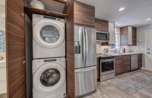 Spacious Conveniently Located 1BR in Myers Park - Photo 10