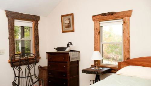 Romantic Couples' Cabin Getaway in Pittsfield, New Hampshire - Foto 4
