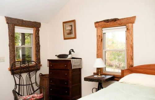 Romantic Couples' Cabin Getaway in Pittsfield, New Hampshire - Foto 4