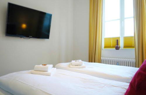 Wohnensemble mit 3 separaten Bereichen- 2 Küchen- 3 Badezimmer- 10 Personen- Garten- Parkplatz - Foto 21