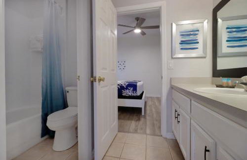 Serene 4-Bedroom Lakeview Retreat with South-Facing Pool & Sun-Drenched Outdoor Living - Foto 76