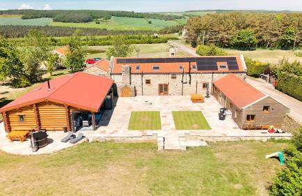 The Estate, Luxury Spacious Family Stay with 3 Hot Tubs, Scenic Views Sleeps 16 near Durham & Bishop Auckland - Foto 13