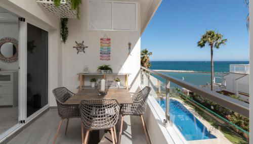 Stunning Beachfront apartment with Sea Views - Foto 2