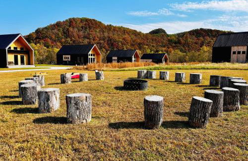 Three Suns Full Rental | 8 Cabins | Views | River - Foto 19