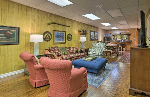 Family Farmhouse on 160-Acre Ranch with Hiking Trail - Foto 25