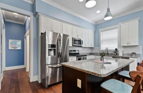 Fun & Renovated Artsy Downtown Apt Dog Friendly with Fully Fenced Backyard and Private Parking - Foto 17