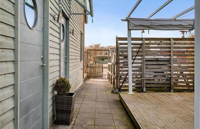 5-bed-rooms House With Jacuzzi, Free Parking, and 2 Toilets-bath in Malmö - Photo 20