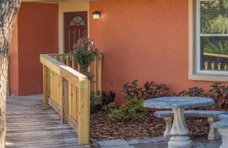 Wood Circle House - Dog Friendly with Fenced in Backyard - Foto 67