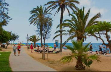 Apartamento con Terraza,Piscina,Playa y Aire acondicionado - Photo 2