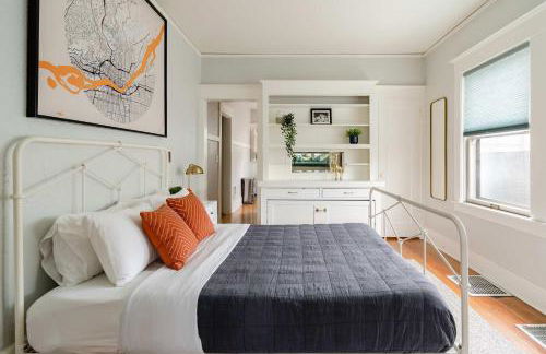 Stay Portland - PDX Art Deco Lounge - Local Eateries, Bars & Shops - Photo 1