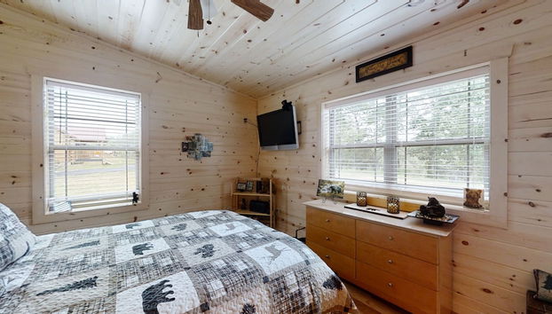 Cozy Bear Den 2 Bedroom Cabin by RedAwning - Foto 4, Habitación