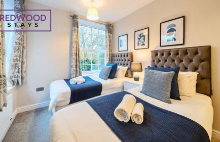 Newly Refurbished Spacious Serviced Apartment for Contractors and Families, Free WiFi & Netflix By Redwood Stays - Foto 6