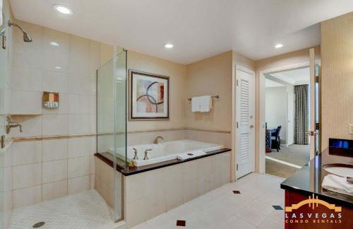 MGM Signature-17-801 1Br2Ba F1 Strip View Balcony - Foto 33