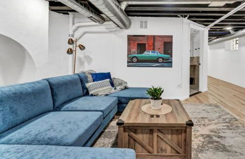 Trendy Two-Level Apartment - Foto 18