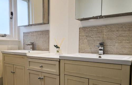 Beautiful Large 3 Bed 2 Bath Flat, Free Parking - Foto 11