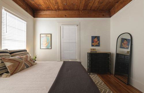 Restored 1930s Uptown Bungalow 2 min to Magnolia Silos - Photo 56