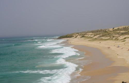 Kalumi Aparthotels - Japandi-Style Apartments with Terrace, Pergola, and Portuguese BBQ - Foto 53