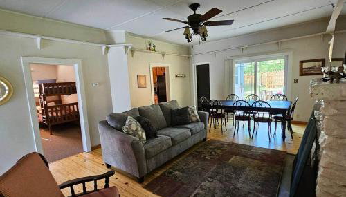 Farmhouse Retreat - Sleeps 10 - 1hr from STL - Foto 5
