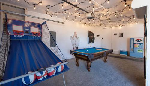 Mid-Century Modern Home - Hot Tub and Game Room - Foto 2, Game Room