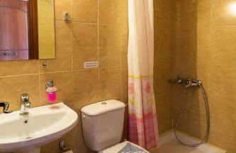 Allaria Villa Traditional Villa - Photo 10