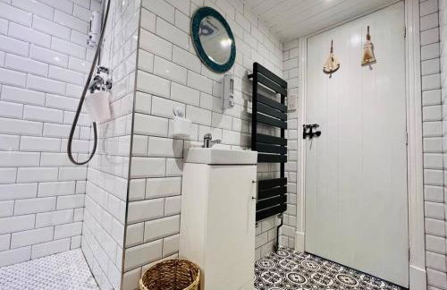 Swordfish Cottage **Next to the Harbour** - Photo 22