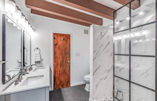 Stone Cabin on Valley View - Firepit & Hot Tub - Foto 19