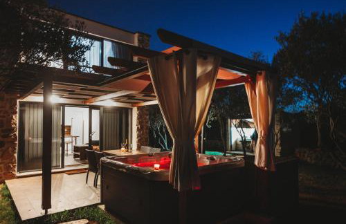 Capesanta atraktivna kamena kučica - Foto 4