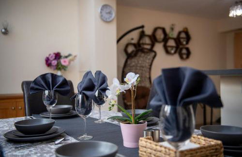 Cosy townhouse, new build, 5 bedrooms, Sleeps 8, Free Parking - Foto 37