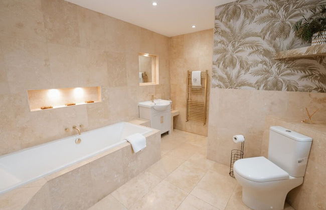 Luxury Langtoft Stud - Sleeps 10 - Photo 28