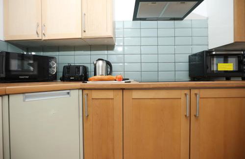 Comfortable Studio Apartment By N And N Stays Ltd, Peaceful Area Close to Cardiff Bay and Access Training Centre, Private Parking and Fast Wifi - Foto 12