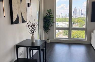 Upscale Midtown Retreat , Free Parking & Close to Mercedes-Benz - Foto 5