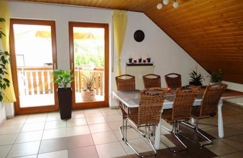 Ferienhaus Baier Wohnung mit Balkon und Schwedenofen für gemütliche Abende am Kamin - Foto 2