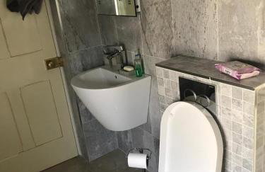 Garden Double Room with own door access and bathroom - Photo 19