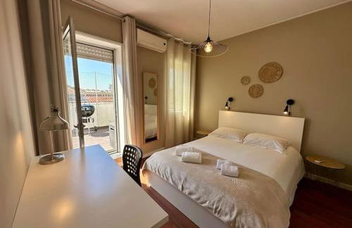 Renovado com AC, 2 WC completos, terraço e garagem - Foto 10