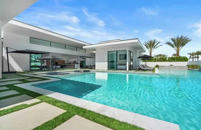 Sleeps 20 7-bedroom Villa w/ Pool, Putting Green & Hot Tub Bravo Villa #11 by Avantstay - Foto 59