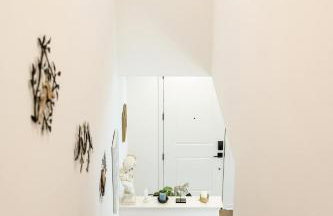 Spacious 5BR Getaway w Game Room & Modern Comfort - Photo 28