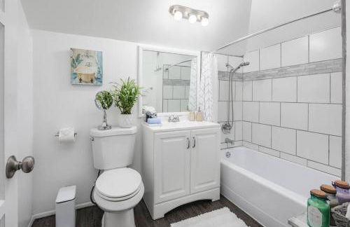 3 Bedroom 2 Bath House with Parking - 10 Guests - Foto 26