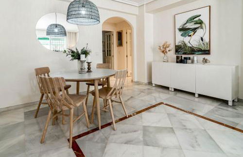 Sensational and Exotic 3-Bedroom Retreat in Nueva Andalucia with a Palm Garden - Foto 8