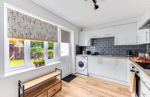 Spacious Bedford House Sleeps 5 Superfast WiFi Free Parking - Foto 17