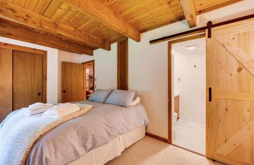 Bartlett Vacation Rental with Wraparound Deck! - Photo 11