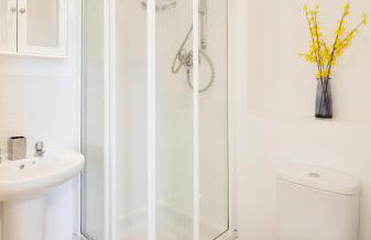 3 Beds 2BR Apartment BHX City Centre NEC Solihull Ideal for Contractors & Insurance - Foto 10