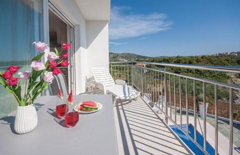 Six-Bedroom Holiday Home In Rogoznica - Foto 12