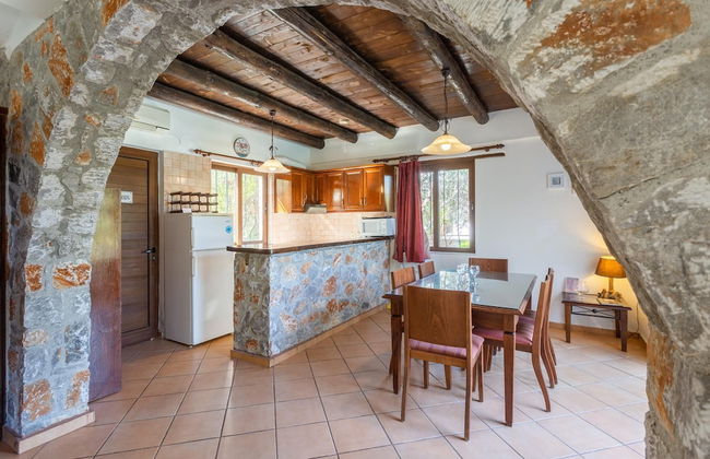 Villa Tzina Large Private Pool Walk to Beach A C Wifi Car Not Required - 1604 - Foto 4